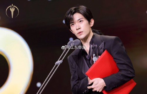 易烊千玺的累计票房超216亿在00后演员中排第几？