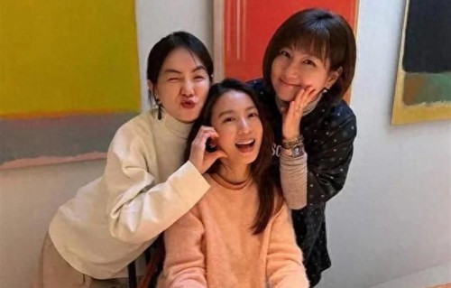 SHE合体庆生，回归家庭的任家萱状态大变，三人差距一目了然