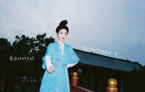 古装剧《莫离》中，白鹿饰演的叶璃多重人格背后是什么悲惨经历？