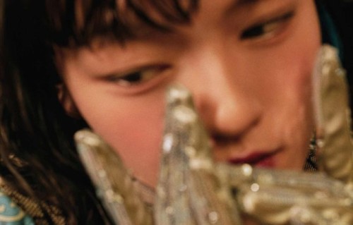 文淇新封面开运红妆容出镜！时光机少女慵懒鬼马