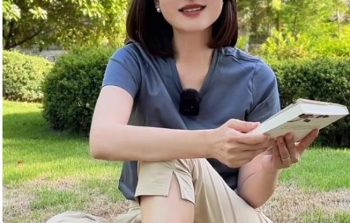 46岁张蕾河北主持被嘲小肚子，公益现场变身材审判场，她的回怼太解气|女性|央视|主持人|活动|节目