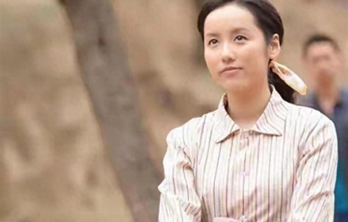 拒嫁胡歌、婉拒霍建华，42 岁被十八线丈夫背叛的她，后悔也没用了