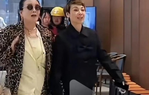 兰姐回北京状态逆袭！牵手老部下巡店笑开花，网友：这爽文女主！