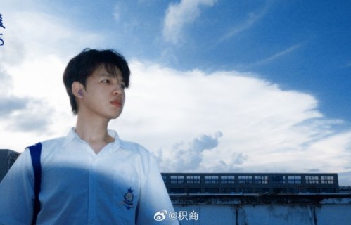 李佳薇《甲乙丙丁》转场教程爆火，零基础卡点神曲引全网模仿