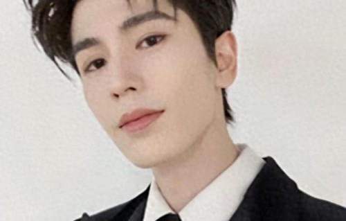 张凌赫事件持续升级！官方点名怒批，粉丝正面硬刚，这下恐要凉凉 