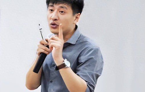 张雪峰离世1天后，才发现女儿名字取得暗藏深意，字字都有来头 