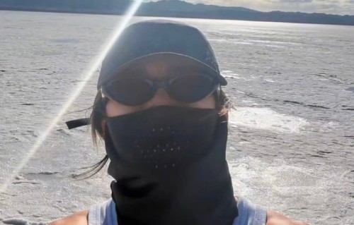 蔡徐坤被游客当路人P掉的具体经过是什么？