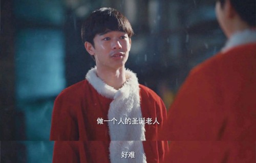 张宥浩在《风犬少年的天空》中饰演什么角色？|咪咪|暗恋|弧光|老狗|圣诞老人