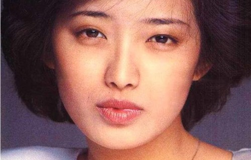 73岁三浦友和现状：不住豪宅不靠儿孙，只想陪着山口百惠安静老去