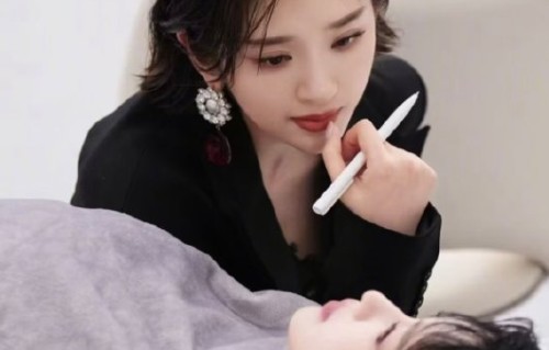 孙怡和张若昀在微博电影之夜聊了什么这么开心？