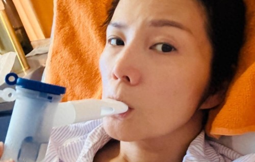 抗癌港姐吴文忻公开近况，持续低烧患上肺炎，已转至深圳医院治疗