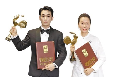 朱一龙实现“人生大事”,粤产“熊”勇夺金鸡|第35届中国电影金鸡奖|我和我的父辈|奚美娟|长津湖|妈妈！