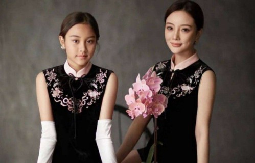 李小璐女儿甜馨14岁近照刷屏,贾乃亮粉丝喊话合体,离婚6年仍默契合作育儿