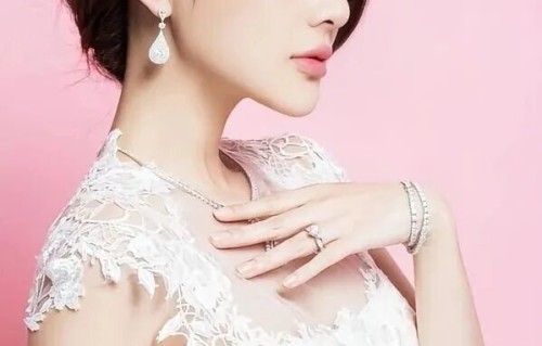 李小璐直播转型与重回演艺界的机会分析