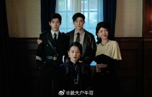 推荐一些胡杏儿和贾静雯的高清合照