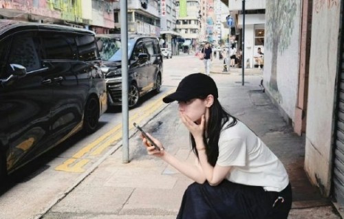 迪丽热巴素颜plog后续：为路人打码细节曝光，网友盛赞骨子里的教养