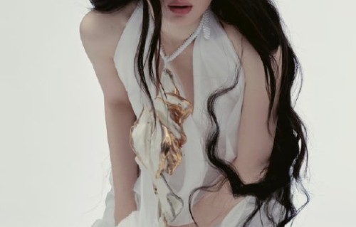 李荣浩和单依纯此前在《歌手2025》节目中有过什么争议？