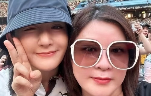 谢娜杜华观看张杰演唱会，长达十多年的闺蜜，共同好友还有秦岚