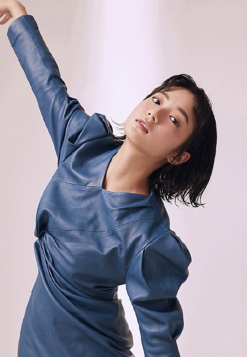 迪丽热巴20岁曾为容貌焦虑不自信_手机新浪网