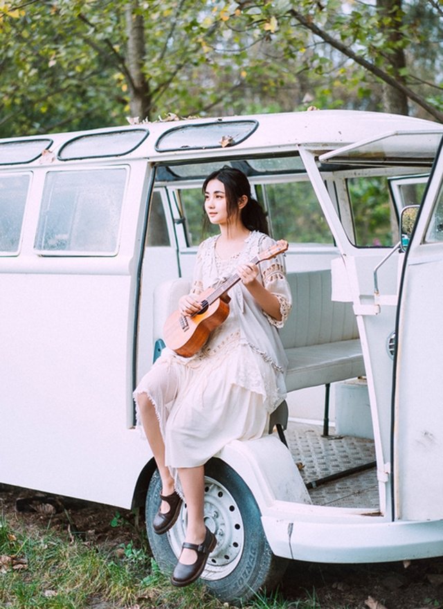 佘诗曼在《新闻女王2》中的表现获得了哪些职业成就?