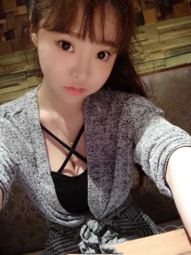 佘诗曼在《新闻女王2》中的表现获得了哪些职业成就?