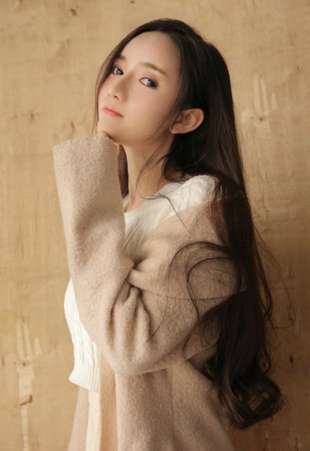 孟子义和李昀锐在《奔跑吧14》首期录制中,有哪些有趣的互动细节?|线下活动|造型|民国|制服|自然