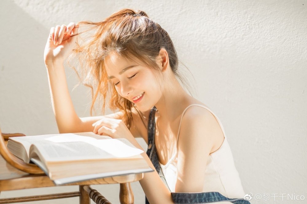 章若楠和林允在活动中被称为“双花”组合的原因是什么？