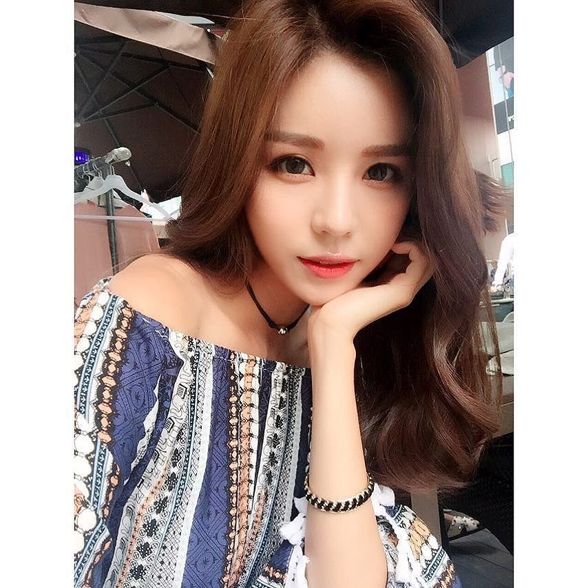 杨紫《玉兰花开君再来》路透！旗袍造型被赞贵气，搭档欧豪引热议