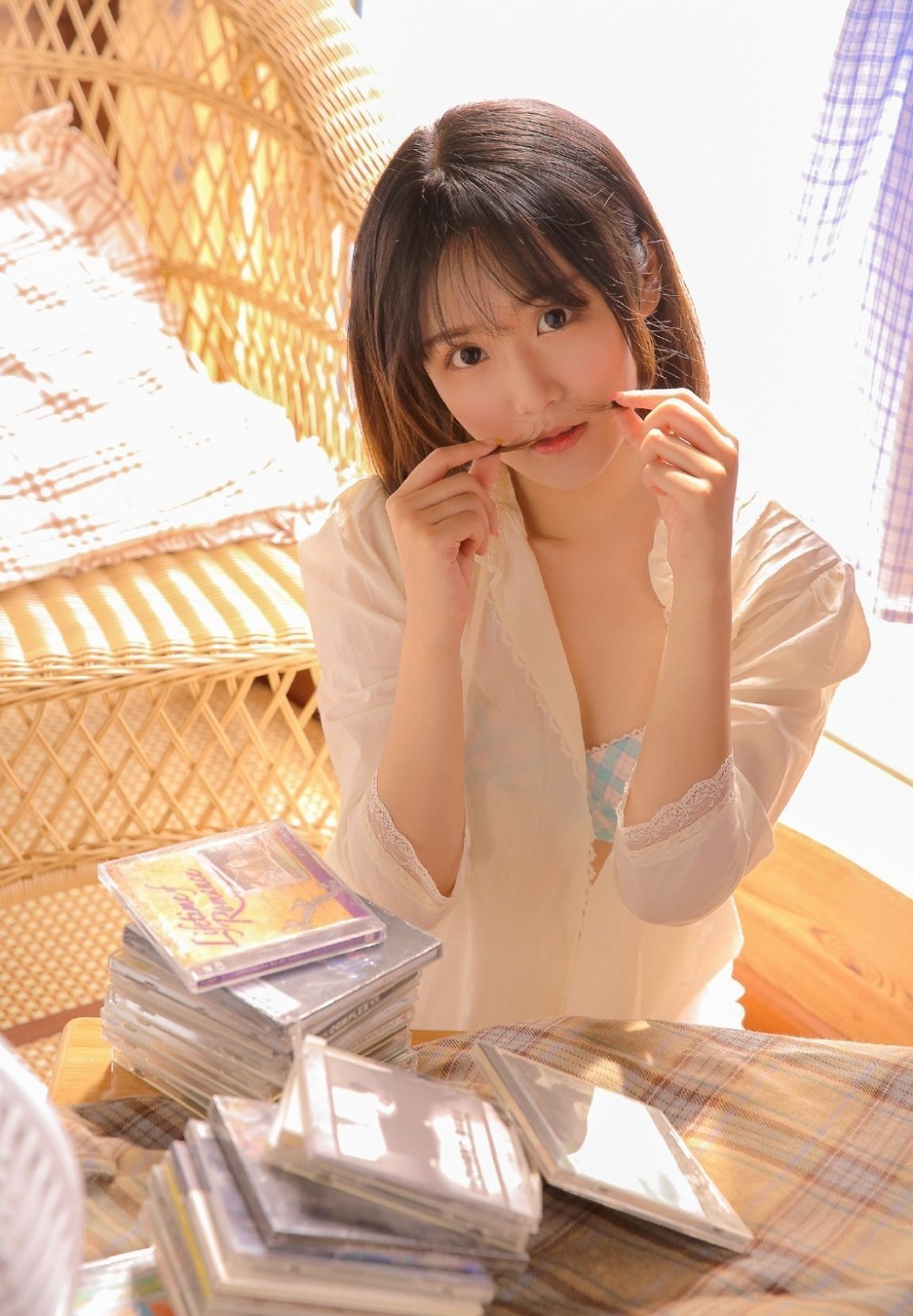 杨紫《玉兰花开君再来》路透!旗袍造型被赞贵气,搭档欧豪引热议