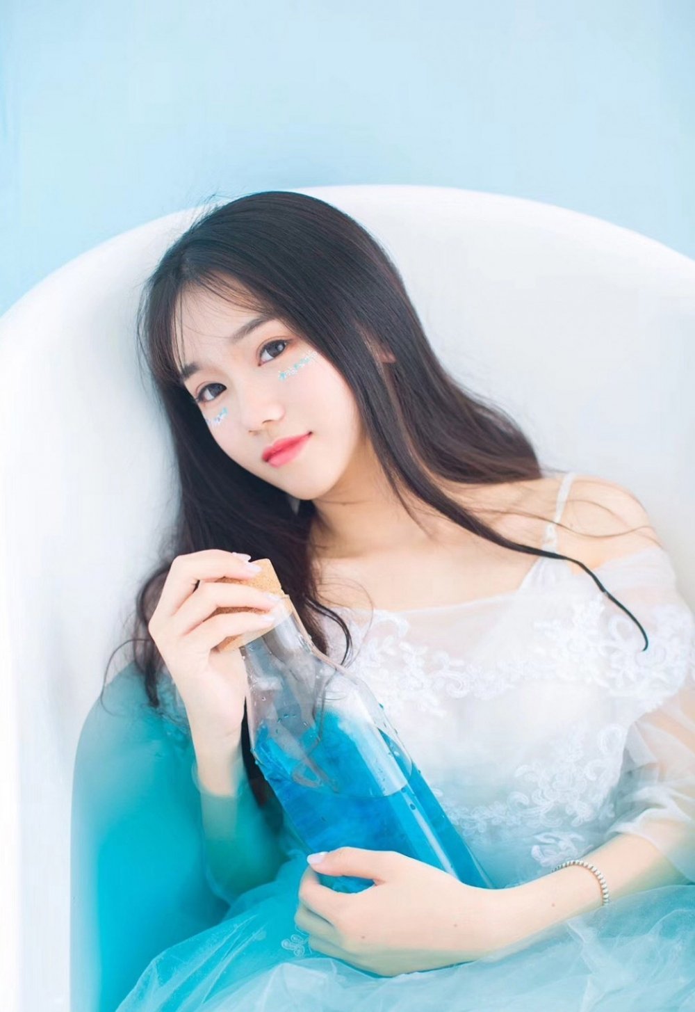 章若楠和林允在活动中被称为“双花”组合的原因是什么？