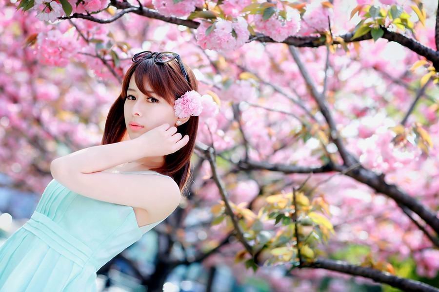 张杰43岁冬日穿短袖 陪谢娜看舞剧《牡丹亭》 感情稳定让人羡慕