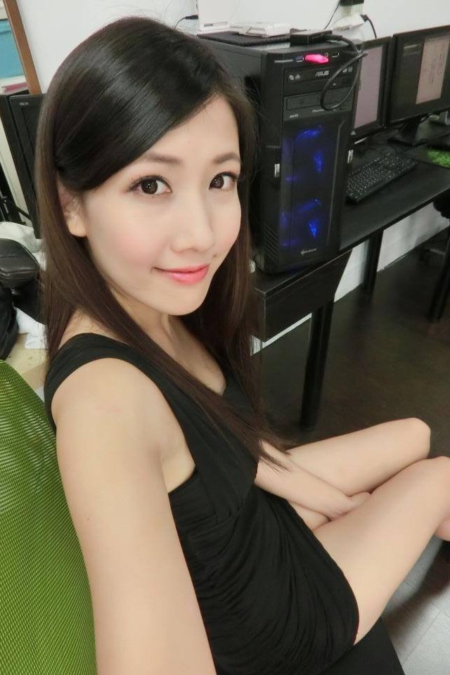 41岁安妮海瑟薇和36岁刘亦菲同框,气质绝佳,美丽非凡|安妮·海瑟薇|宝姿(Ports)|二胎|穿Prada的女魔头|结婚