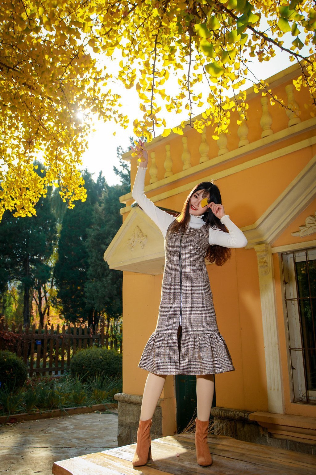 杨紫《玉兰花开君再来》路透造型被赞“贵气”！但搭档欧豪，令人担忧