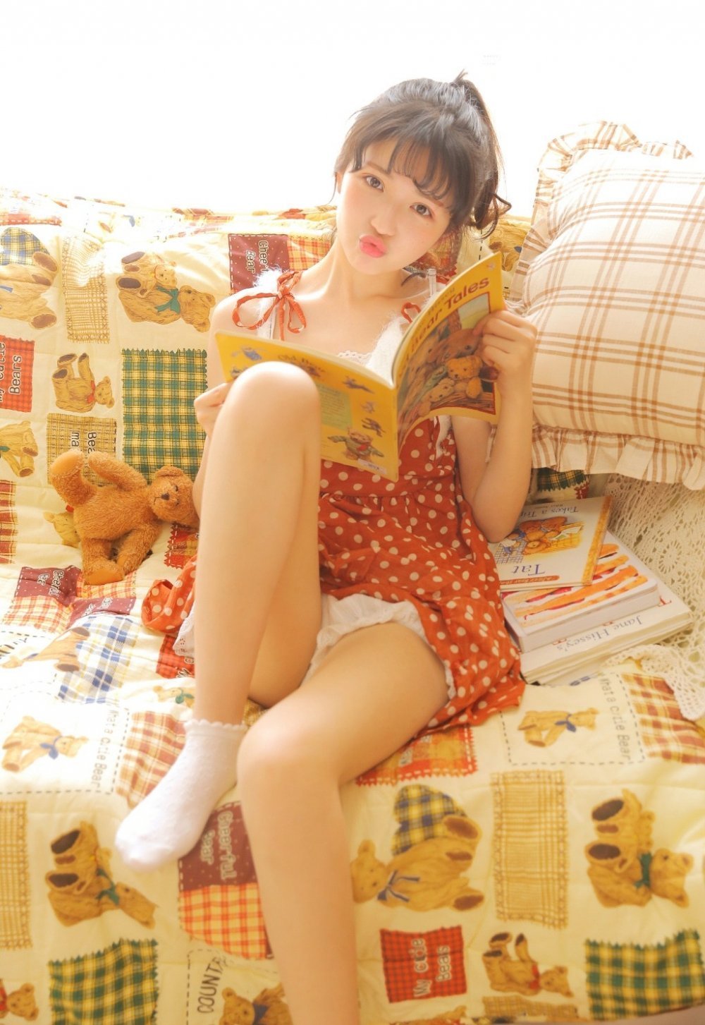 32岁章泽天晒画廊自拍，素颜对镜大笑状态阳光|刘强东|女性|刘嘉玲|地心|播客