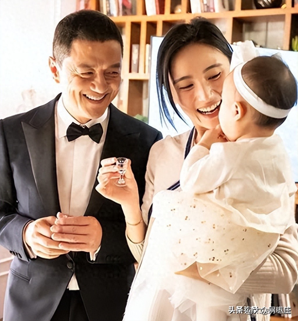 离婚5个月后，海哈金喜和李亚鹏高调认爱，比复婚更体面 