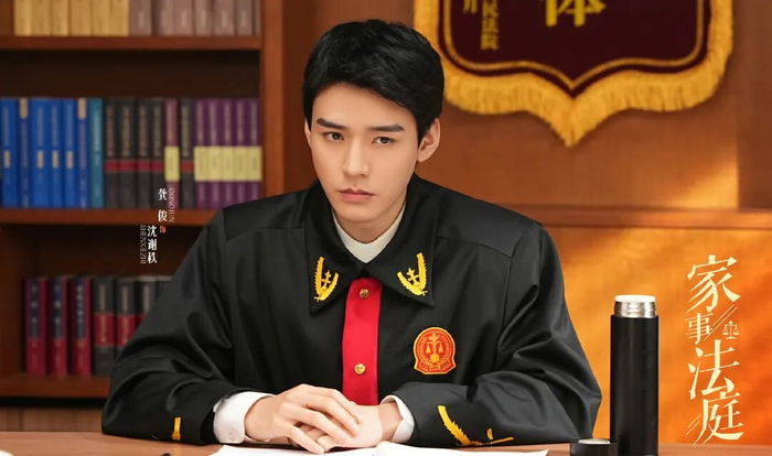 ▲龚俊在《家事法庭》中饰演基层法院家事庭法官沈谢秩。