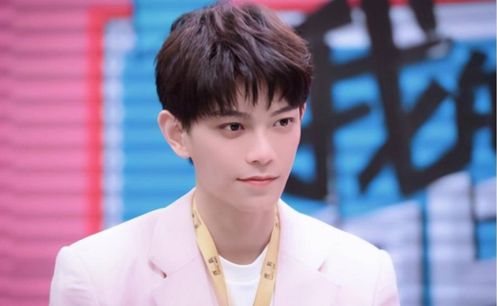 此外，由他主演的《月光变奏曲》已经开机了，这部剧可以说是未播先火了，早在还未官宣主演的时候，这部剧就受到了众多粉丝的关注，而在宣布了两位主演的后，粉丝们则更加期待不已了，相信这部剧会给观众们带来很大的惊喜。
