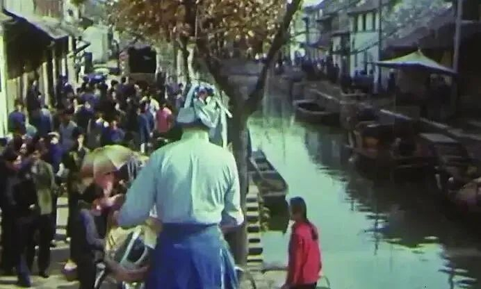 ▲电影中上世纪80年代的江南水乡景致