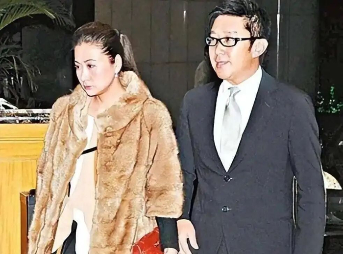 吴雪雯2001年与相恋8年的富商杨耀宗结婚，婚后诞下一对仔女。（网上图片）